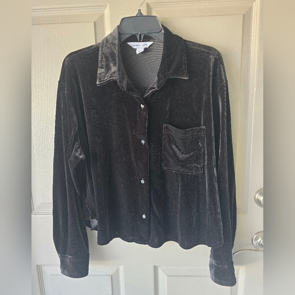Old Navy Velvety Cropped Shirt Sz Large Black Women Long Sleeves Pockets Grunge - Picture 2 of 11